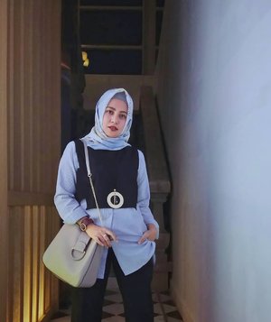 Office look 👩‍⚖️.Outer from @anunkaqeela.id..#ClozetteID #Hijab #ootdindo #ootd #lifestyleblogger #IndonesianBlogger