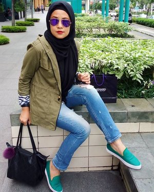 Hei you !Wearing parka from @laurent_hans ...thank you. Love it !#hotd #ootd #clozetteid #chichijab #hijabfeature_2016 #endorse