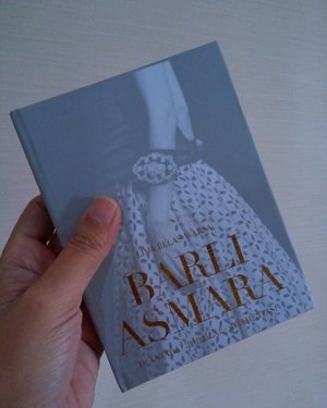 Got notebook from "Lima Belas Warsa BARLI ASMARA Diantara Gemerlap Ornamentasi"

A young talented fashion designer, who's dedicates the artistic creations for representing the beauty and richness of Indonesia handicraft through his collections. .
.
.
.
.
#clozetteid #Blogger #indonesianblogger #BlogReview #beautyenthusiast #FashionEntusiast #BeautyLovers #FashionLovers #LifeStyleBlogger #beautyblogger #indonesianbeautyblogger #indonesianfemaleblogger #femaleblogger #LifeIsGood #enjoylife #Like4Like