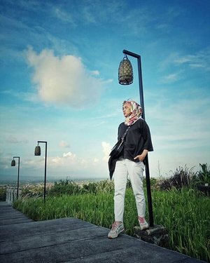 When you leave a beautiful place, you carry it with you wherever you go..........................#clozetteID #LYKEambassador #Blogger #indonesianblogger #beautyenthusiast #FashionEntusiast #BeautyLovers #FashionLovers #LifeStyleBlogger #beautyblogger #indonesianbeautyblogger #indonesianfemaleblogger #femaleblogger #indobeautyblogger #like4like