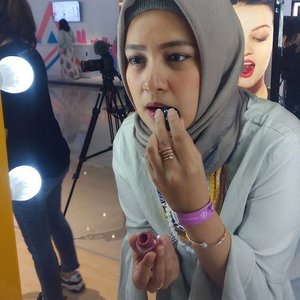 < tried on matte lip cream from @rire_cosmetic, a makeup brand from Korea at @elevania booth on Beauty Fest Asia > ...#ClozetteID #makeup #Blogger #Lifestyle# LifeIsGood #EnjoyLife #Like4Like