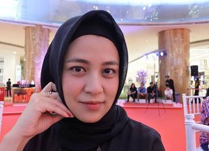 My skin looks bright and glowing after using skin care from  @astalift_Indonesia
#astaliftphotogenicbeauty .
.
.
.
.
.
.
.
.
.
.
.
.
.
.
.
.
.
.
.
.
.
.
.
.
.
.
.
.
.
.
#clozetteid #makeup #fashion #lifestyle #Blogger #indonesianblogger #BlogReview #beautyenthusiast #FashionEntusiast #BeautyLovers #FashionLovers #LifeStyleBlogger #beautyblogger #indonesianbeautyblogger #indonesianfemaleblogger #femaleblogger #indobeautyblogger #LifeIsGood #enjoylife #Like4Like