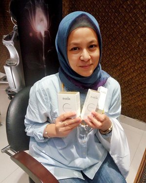 After using @baborindonesia skin care :
- cleansing Hy-OL and Phytoactive Base
- Mild peeling ( you can use this once a week)
- Active Ampoules (it have immediate effects, you can see the effect only on 7 days, and it can boost your skin care)
- And the last one is Vita Balance Oxygen Energizing Cream (it can be use at day and night)

And the result is your skin more moist, more chewy and the skin more tight. And I feel the difference before and after using @baborindonesia skin care. #baborindonesiaxcosmoclub
@cosmoindonesia
@
.
.
.
.
.
.
.
.
.
.
.
#clozetteid #makeup #Blogger #indonesianblogger #BlogReview #beautyenthusiast #FashionEntusiast #BeautyLovers #FashionLovers #LifeStyleBlogger #beautyblogger #indonesianbeautyblogger #indonesianfemaleblogger #femaleblogger #indobeautyblogger #LifeIsGood #enjoylife #Like4Like