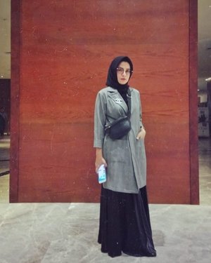 Ibu guru pulang ngajar mau nonton konser 🤣🤣...#ClozetteID  #ShoxSquad #personalblogger #personalblog #indonesianblogger #lifestyleblog #Hijab #likeforlikes