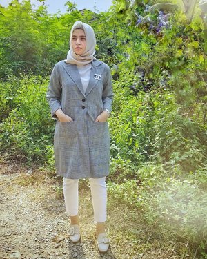 Wrapped by plaid coat @hijabwarehouse ....#ClozetteID #ootd #personalblogger #personalblogger #IndonesianBlogger #hijabblogger #Lifestyle #lifestyleblogger #likeforlikes