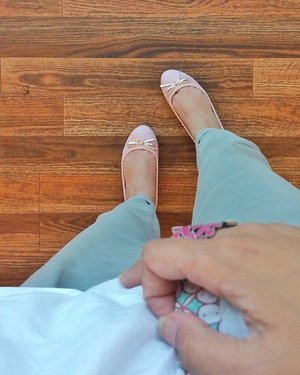 < cute baby pink >
.
.
.
#clozetteid #shoesoftheday #shoesgram #balerinashoes #flatshoes #instagood #instapic #like4like #photooftheday