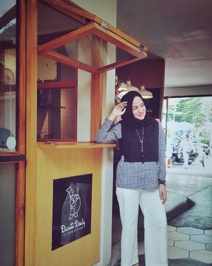 Udah Weekend lagi 🤗🤗Bagi yang lagi dibandung kalian mesti coba @diantidaily rice bar, ini enak banget menu2nya. Cuma ada 6 menu tapi semua enak 👌👌 dijamin sukak.Anyway, tengkyu teteh @tantydestianti atas refrensinya 😌...#ClozetteID #personalblogger #personalblog #indonesianblogger #lifestyleblog #Hijab #likeforlikes