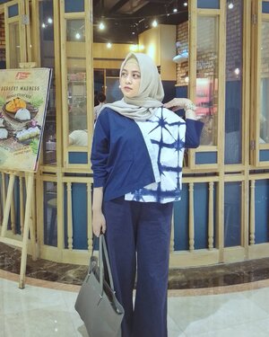 Looking for dessert 🍧🍩...#ClozetteID #Hijabootd #personalblogger #personalblog #IndonesianBlogger #lifestyleblog #Lifestyle #likeforlikes