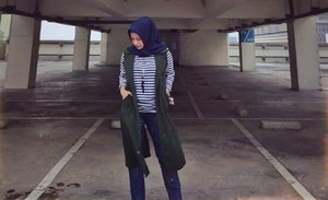Parkiran Rooftop 😎😌🤪 setelah pepotoan diusir security gak boleh foto2 diarea gedung kalo gak ada ijin 🤦🤦 hayookk ide siapa ini @puspaanggraini22 @nciwismia.Lensed by @nciwismia ...#ClozetteID #personalblogger #personalblog #indonesianblogger #lifestyleblog #Hijab #likeforlikes