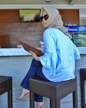 Menunggu mereka yang sedang main air.

Disisi kolam renang ada area bar tempat minum, tadi sempet bingung mau minum apa. Pengen yang manis  juga seger tapi bukan juice, akhirnya di buatkan yogurt yg di blend sama buah, gak tau namanya apa yang penting enak dan seger juga ngilangin haus. .
.
.
.
.
.
.
.
.
.
.
.
.
.
.
.
.
.
.
.
.
.
.
.
.
.
#LYKEambassador #ClozetteID #Blogger #indonesianblogger #beautyenthusiast #FashionEntusiast #BeautyLovers #FashionLovers #LifeStyleBlogger #beautyblogger #indonesianbeautyblogger #indonesianfemaleblogger #femaleblogger #indobeautyblogger #ootd #outfitoftheday  #streetfashion #dailyfashion #like4like