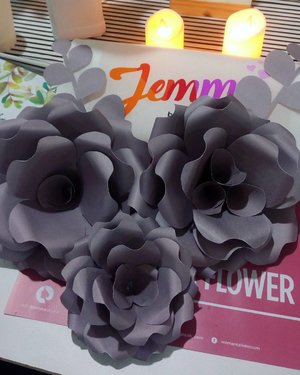 Cuteness Giant Paper Flowers. 
Thank u @womantalk_com for having me 💝
#JemmaClass 
#WTGiantPaperFlower .
.
.
.
.
.
.
.
.
.
.
.
.
.
#clozetteID #LYKEambassador #Blogger #indonesianblogger #beautyenthusiast #FashionEntusiast #BeautyLovers #FashionLovers #LifeStyleBlogger #beautyblogger #indonesianbeautyblogger #indonesianfemaleblogger #femaleblogger #indobeautyblogger #like4like