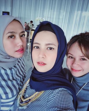 With bday girl @myrnabramantyo .
.
.
#ClozetteID #officemates #personalblogger #personalblog #IndonesianBlogger #lifestyleblog #Lifestyle #likeforlikes