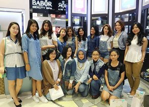 Denim on Denim for today's event with @baborindonesia and @cosmoindonesia 
So much fun today, thank you 😘
.
.
.
.
.
.
.
.
.
.
.
.
.
.
#clozetteid  #Blogger #indonesianblogger #BlogReview #beautyenthusiast #FashionEntusiast #BeautyLovers #FashionLovers #LifeStyleBlogger #beautyblogger #indonesianbeautyblogger #indonesianfemaleblogger #femaleblogger #indobeautyblogger #LifeIsGood #enjoylife #Like4Like