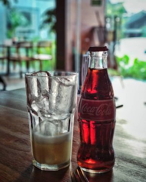 Pelepas Dahaga #CocaColaSusu 🍹
.
.
.
#ClozetteID #personalblogger #personalblog #IndonesianBlogger #Lifestyle #lifestyleblogger #likeforlikes