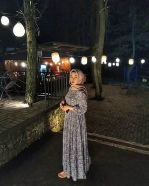 Kece juga kameranya henponnya, malam2 masih terlihat terang 😆Btw, dress by @mounahijab ....#ClozetteID #personalblogger #personalblog #likeforlikes