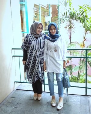 Sister !Btw, aku pakai top dari Massilca @mataharimallcom ....#ClozetteId #Hijab #personalblogger #indonesianblogger #blogger #likesforlikes