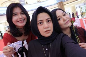 The girls #astaliftphotogenicbeauty .
See u next week yaaa...smoga gw udah pulang hari sabtu 😘😘😘
.
.
.
.
.
.
.
.
.
.
.
.
.
.
.
.
.
.
.
.
.
.
.
.
.
.
.
.
.
.
.
.
#clozetteid #makeup #fashion #lifestyle #Blogger #indonesianblogger #BlogReview #beautyenthusiast #FashionEntusiast #BeautyLovers #FashionLovers #LifeStyleBlogger #beautyblogger #indonesianbeautyblogger #indonesianfemaleblogger #femaleblogger #indobeautyblogger #LifeIsGood #enjoylife #Like4Like