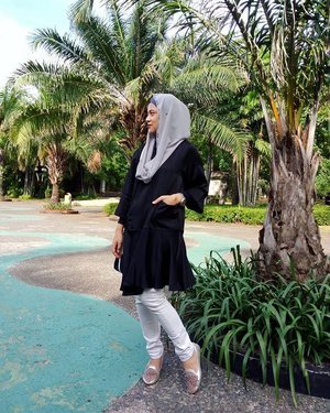 I love Monday Plummy dress from @houseof_olv #clozetteid #hijabfeature_2016 #hijabfashion #chichijab #modestyisgorgeous #photooftheday