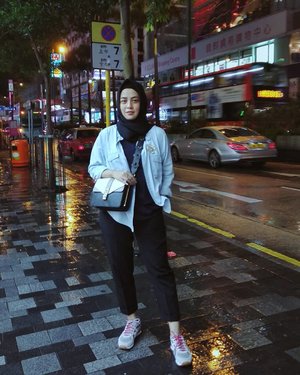 Jalan jalan Malam #HongKong ....#ClozetteID #shortgateway #gateway #holiday #familyholiday #personalblogger #personalblog #IndonesianBlogger #lifestyleblog #Hijab #Hijabootd #likeforlikes