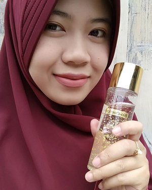 Maafkan selfie ini. But just want to inform you, I've tried this product, 24k Gold Water from @bioessenceid. It immediately hydrates and softens my skin. Does it contain real gold? Find out more on my blog (link in my profile) or visit their site here http://www.bioessence.id/showyourglowingskin/#showyourglowingskin#bioessence#bioessenceid #clozetteid