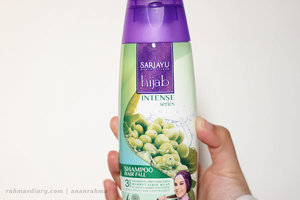 Sedang mencoba shampoo khusus wanita berhijab. Harumnya lembut, segarnya tahan lama, #SayonaraRambutRontok. .
.
Ada blog competition-nya juga loh dari @diaryhijber #clozetteid #sariayuhijabseries #sariayuhijab #sariayuhijabintenseseries #hijab #hijaber