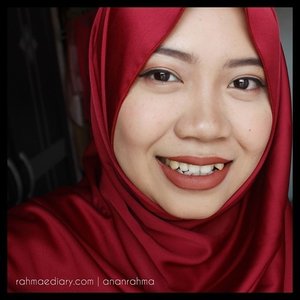 Katanya sih kalau punya pipi tembem dan gigi gingsul itu bikin sesosok manusia terlihat manis ketika tersenyum. Buatku sih, "mmmeh.. mitos". Justru itu yang membuatku Jarang banget senyum kelihatan gigi karena memang gak pede dengan gigi gingsul ini. Nah, kalo udah senyum begini apakah aku kelihatan manisnya?  #clozetteid #selfie #selca #gingsul #bloggerindo #indobeautygram #indonesiangirl #instagood #instaselfie #selfietime #shamelessselefie #smile #instagood