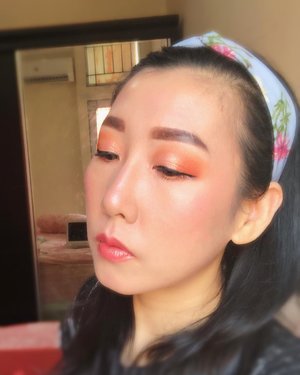 Suka banget dengan look ini .. Orange2 🥰🥰P.S : detail sudah di post sebelumnya #orangemakeup #makeuplook #beginnermakeup #makeupbeginner #bunnyneedsmakeup #beautyentusiast #makeuplook #clozetteid @clozetteid