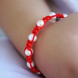 A treasure from mother of earth..
Pearl bracelet by @pearlbydaimi .

@aliexpress.official #clozetteid #jewelry #pearl #daimipearl #bracelet #red