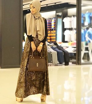 Fashions Fade, Style is Eternal..I challenge you to snap your #ootd @nilanaynila @jill_fallon. #clozetteid #twonderfuljourney #clozettexheiress #hijabfashion #hijaber #channel #leopardprint