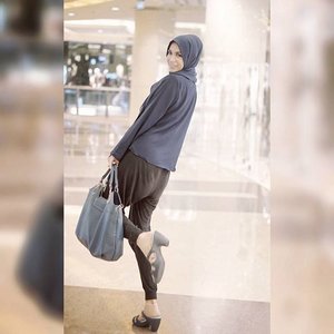 My #ootd #ootdhijabindo #clozetteid #bags #bagtitude #prada #blue #hijab