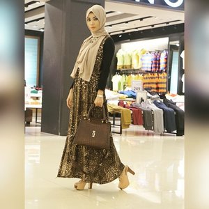 Ikutan challenge from @clozetteid & @telkomsel berhadiah umroh... #clozetteid #godiscover #itsSoYou #bags #shoes #ootdhijabindo #ootd #hijabindonesia #hijabfashion #hijabstyle