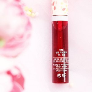 FAVORITE LIPTINT EVER 😗❤👌 This product is the discontinued-then-repackaged 'Water Lip Tint' from @thesaemid. Now it has a long, sleek tube packaging, and is renamed to Saemmul Real Tint.

As it was firstly introduced and given by my girl @tatanedz in 2013, this product has been a staple & go-to product to me since then!! With nice color payoff & great gel-like water texture, it's totally NON-DRYING once worn on lips. I swear. We swear.

While it doesn't have the common staying & staining power of other lip tints, this one really won my heart since the first swipe 💕 pictured above is 03 Pink, a lovely raspberry red-pink color.
.
.
.
.
#thesaem #thesaemid #liptint #koreanbeauty #kbeauty #メイク #コスメ #化精品 #リップ #かわいい #beautybloggerindonesia #beautyblogger #bblogger #instablogger #flatlay #potd #makeupreview #makeupaddict #instabeauty #ighk #hkigers #clozetteid
