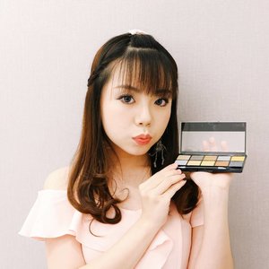 Girls are always #GoingforGold - me too, but in the context of this stunning eyeshadow palette from Make Up Academy 😂⭐ This brand is one of the best drugstore makeup brand which makes great eye shadows palette ♡ 
Get yours now at @kutekmurah - and use the code "APHRODITES" before checking out, and get 20% off the cart now!
.
.
#clozetteid
#今日のメイク
#メイク
#コーデ
#コスメ
#今日のファッション 
#ファッション 
#かわいい
#可愛い 
#beautyinfluencer
#styleblogger
#wakeupandmakeup
#instamakeup
#makeup
#bblogger
#makeupacademy
#endorsement