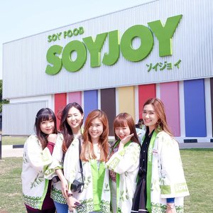 Do you see our happy faces? @_aphrodites_ were delighted to be the first ones to step into Soyjoy's new factory in Pasuruan!The factory's outer wall is too cute to be true - ofc it's mandatory for us to take TONS of picture there 🌈 Thank you @soyjoyid for having us in #soyjoyfactoryvisit 🌱..#soyjoyindonesia #kebaikankedelai#soyjoy #soyjoyid #factoryvisit #aphrodites #AphroditesxSoyjoy#aphroditesootd#girlsquad #squad#beautyinfluencer #clozetteid #bloggermafia #influencersby #influencersurabaya#bloggerstyle #indobeautygram #beautybloggerindonesia #indonesiabeautyblogger