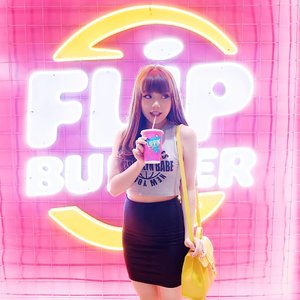 If you can't be you, how could you be me? 🤷—sippin' soda all day at @flipburger_id cause we don't wanna waste their free-refill soda 🍾—#WhatCarolWear#かわいい#可愛い#コーデ#コーディネート#ファッション#メイク#clozetteid#wiwt #influencer #bblogger#bloggers #beautyblogger #beautyinfluencer #influencersurabaya  #sbybeautyblogger #beautybloggerindo #influencersby#fashionblogger #fashionista #fashionpost #lookbookindonesia #lookbook #ootdindo