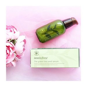 BLOGGED // Innisfree Green Tea Seed Serum ReviewThis product seems to be loved by everyone: a best-seller, cult-favorite, stash must-have. Unfortunately, my skin has different opinion and there are actually some agents that may cause photosensitivity inside. Aw!Read the full reviews here: http://goo.gl/ldBZ2POr click the link in bio ♡••#mumukiss #blogged #beautyblogger #beautyreview #innisfree #greentea #serum #blogupdate #ibb #clozetteID #clozetter #skincarereview #skincare #igbeauty #instareview #instablog #flatlay #instabeauty