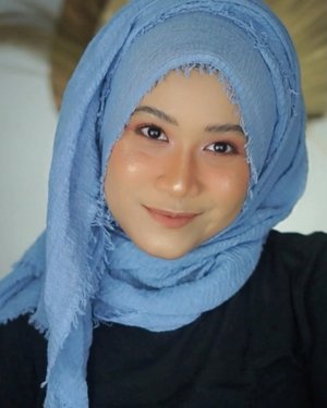 Ini alasan kenapa aku sering banget pakai crinkle hijab.. 😆.Hijab yang aku pakai dari @ranurcollection .Buat temen2 yang mau jadi reseller tanpa modal, bisa banget.. cek detailnya ke @ranurcollection yah. #clozetteid #hijab #tutorialhijab #tutorialpashmina #hijabtutorial #tutorialpashmina