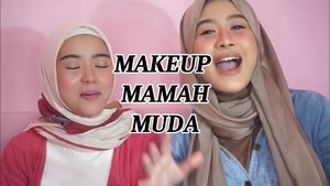 Huahahahaa.. Inilah hasil collab aku sama @elfinamakeupTadinya mau makeup untuk photoshoot tapi karena satu dan lain hal akhirnya berubah jadi Makeup Mamah Muda. HAHAHA.Soalnya aku sama el kan sama2 mamah mamah yang kalo pergi kemana gitu ga bisa lama-lama makeupnya. Jadi sekalian aja aku pikir kita share gimana makeup kita yang simple, fresh, dan cepat. Cocok banget kan buat emak2 yang ga bisa makeup lama-lama.Detailnya di youtube channel aku (Youtube: Hai Ariani) ini link nya https://youtu.be/CiS4m7_omN0 atau kamu bisa klik di bio aku.#clozetteid #makeupmamamuda #makeupmamahmuda #freshmakeup #simplemakeup #naturalmakeup