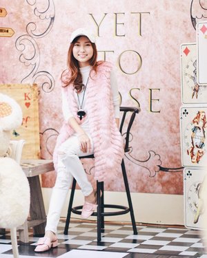 Dressing up all fluffy and pink cause it's a good day anyway 🦄
📷: @alicefebby15 
_____
#clozetteid #ootdindo #lookbookindonesia #styleblogger #lykeambassador