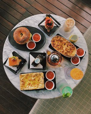 @punikadeli ini lokasinya di dalam @royalambarrukmo, menunya lebih ke pastry, dessert, dan beverage 🥧🍹🍰 mushroom lasagnanya aku suka banget sih 👌🏻😋•#RoyalAmbarrukmo #PunikaDeli #clozetteid #explorejogja #jogja
