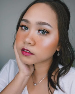 🍃Ada yang punya freckles asli tapi ditutupiAda yang tak punya freckles tapi setengah mati bikin titik2 menyerupai freckles Oh manusia.. Btw this makeup inspired by the one and only @sarahayuh_ --#clozetteid #ragamkecantikan #tampilcantik #theshonet #beautybloggerindonesia #beautygoersid #beautiesquad #frecklesmakeup