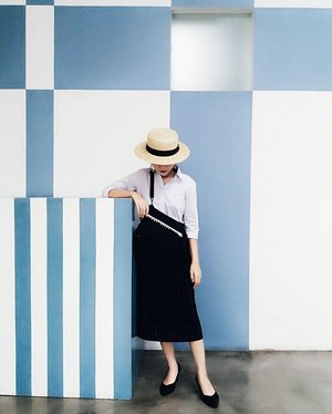 I really like this look. It is clean, classic, and timelessly modern. I believe I could wear this outfit for ten years and it would never be perceived as dated💙

#fashionblogger #styleblogger #classicstyle #clozetteid