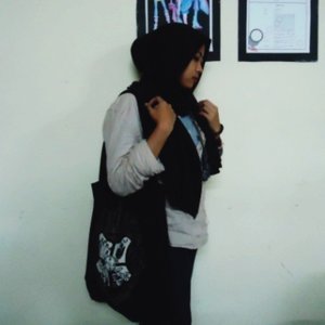 Like this outfit,bag by @sarasvatimusic . #ootd #hijab #casual #simple #ILoveHijab #ClozetteID