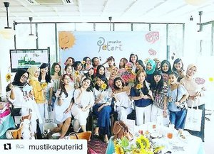 Thanks @clozetteid and @mustikaputeriid who have invited me to the summer in style event
 #SayonaraJerawat ❤️😊 #MustikaPuteri #SayonaraJerawat #mustikaputerixclozetteid #acnetroublemist
#clozetteid