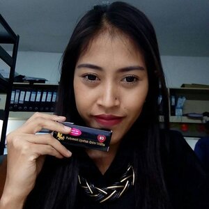 My make up using :
📌bb cream from #maybelline 📌#purbasarimattelipstick no 83 pirus
📌eye brow from #maybelline
#purbasari83 #clozetteid #lipstick