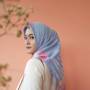 New collection from @kimthelabel
.
.
.
Taken from s8+ #s8photography #clozetteid #clozettehijab #scarf