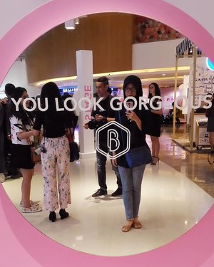 Hi guys tau kan kalo Maret nanti Beauty Fest Asia (BFA) bakal hadir lagi. Nah aku ada sedikit review pas acara BFA 2018 lalu langsung cek blog aku yaa link ada di bio 😉.windikurniaputri.home.blog/.#beautybloggers #blogger #bfa2018 #eventreview #clozetteid