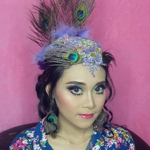 Fashion Makeup fro Risya 😘 @risya-larisshop

She request Glam & Pretty look.. She wear dress an acc in Peacock Theme by @sutri_itu_yanti 💕💜 *sorry for bad quality photo😷  #morphebrushes #eotd #maya_mia_y  #hudabeauty #fdbeauty #clozetteid  #makeupartistsemarang #eyeshadow #eyelash #anastasiabeverlyhills #potd #lookamillion #motdindo #tutorialmakeup #bhcosmetics #nyxcosmetics #dressyourface #motivescosmetics #makeupaddict #makeupgeek  #amazingmakeupart #muajakarta #fotdibb #wakeupmakeup
#mua #trendycreativity #fotd #makeupartistjakarta #belajarmakeup