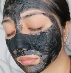 Hello Monday 😍
Pemakaian kedua Black Monster Pack from @altheakorea
.
.
Masker ini bisa juga kamu pakai sebagai nose pack. Tinggal tambahkan oil paper / Tissue dibagian hidung dan cover lagi dengan maskernya yah. 
Efektif mengangkat komedo loh 😁
.
.
Try it 😘
.
.

#fdbeauty  #clozetteid  #makeupartistworldwide #maybelline  #anastasiabrows #ivgbeauty #makeupclips  #piolangmonsterpack #lookamillion #makeuplover #wakeupandmakeup #monsterpack #indobeautygram #makeupaddict #altheakorea #amazingmakeupart #skincarekorea #skincare #belajarmakeup  #kbeauty
#makeupvideo #koreancosmetics #makeuptips  #koreanskincare #beautygram #beautyvlog