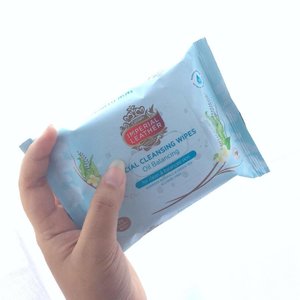 Mini Review. 
Never done this before on my acc
•
•
•
Imperial Leather Facial Cleansing Wipes for Oil Balancing. Got this at @guardian_id for idr 24K. For me it's too pricey. Kayanya dengan 24Ribu aku bisa dapet tissue basah baby yang di botolan gitu deh, lebih banyak
•
•
But, i do excited about the "Oil Balancing" claim. If it's real that just cleansing wipes works on your oily skin? Jujur, aku ngga melihat perbedaan
•
•
Cleansing power? Good. Better actually than baby tissue 😜 formula tissue nya yang ngga basah banget bikin dia nyaman dipake. Ngebersihinnya oke, tapi tetep aja double bahkan triple cleansing dibutuhkan
•
•
Overall, I like it but not that much. Repurchase? Don't think so. Too pricey 😔 #minireview #raniminireview #imperialleathertissue #cleansingwipesimperialleather #beautybloggerid #indobeautyblog #indonesianbeautyblogger #bbloggerid #bloggerindo #femalebloggersid #bloggerperempuan #emakblogger #sobatblogger #clozetteid #beautiesquad #blogreview #bblogreview